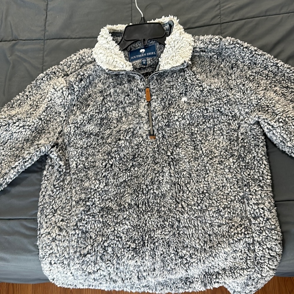 Women's medium southern shirt Sherpa